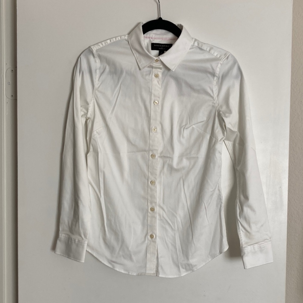 Tailored fit white button down shirt